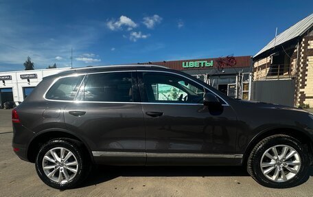 Volkswagen Touareg III, 2011 год, 1 750 000 рублей, 2 фотография