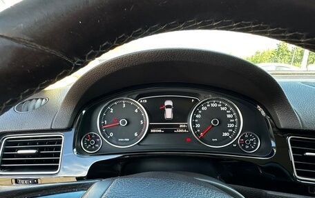 Volkswagen Touareg III, 2011 год, 1 750 000 рублей, 10 фотография