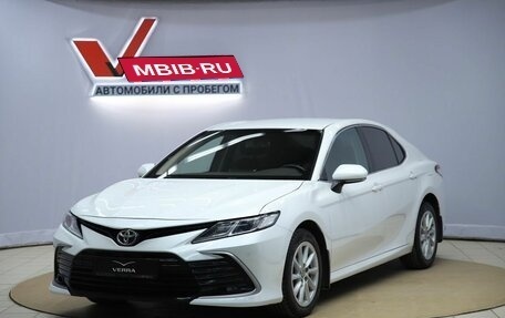 Toyota Camry, 2021 год, 2 490 000 рублей, 1 фотография