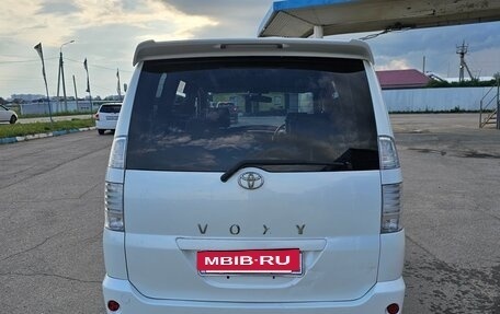 Toyota Voxy II, 2006 год, 880 000 рублей, 4 фотография