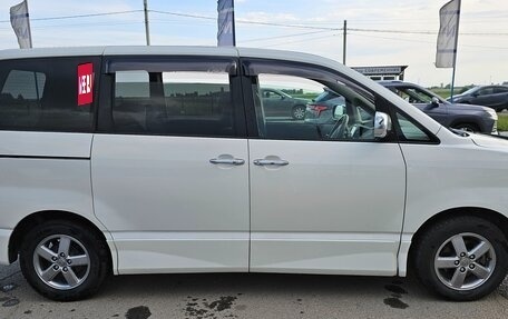 Toyota Voxy II, 2006 год, 880 000 рублей, 2 фотография