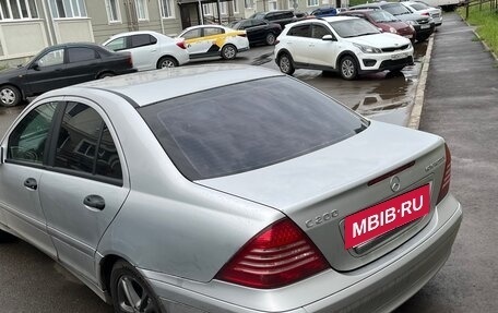 Mercedes-Benz C-Класс, 2005 год, 570 000 рублей, 3 фотография
