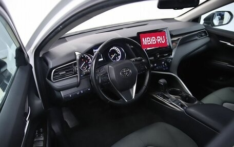 Toyota Camry, 2021 год, 2 490 000 рублей, 10 фотография