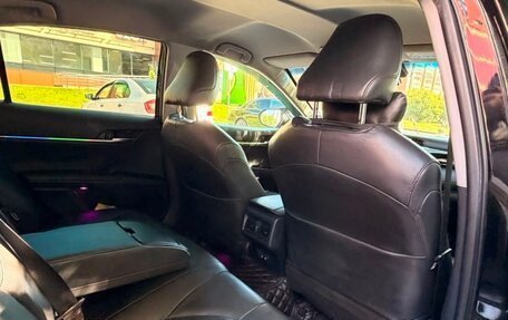 Toyota Camry, 2018 год, 2 100 000 рублей, 10 фотография