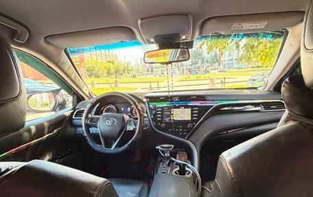 Toyota Camry, 2018 год, 2 100 000 рублей, 12 фотография