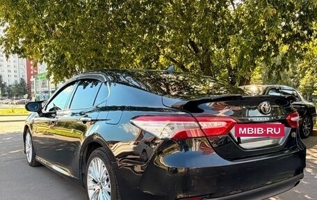 Toyota Camry, 2018 год, 2 100 000 рублей, 5 фотография