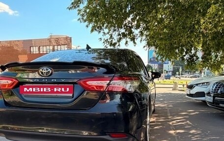 Toyota Camry, 2018 год, 2 100 000 рублей, 4 фотография