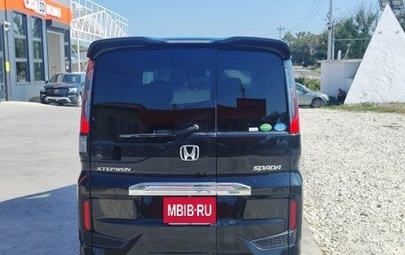 Honda Stepwgn IV, 2017 год, 2 050 000 рублей, 4 фотография