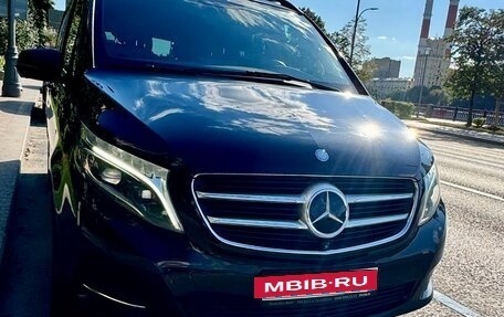 Mercedes-Benz V-Класс, 2017 год, 4 800 000 рублей, 2 фотография