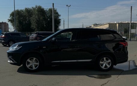 Mitsubishi Outlander III рестайлинг 3, 2015 год, 1 490 000 рублей, 4 фотография
