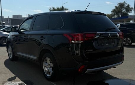 Mitsubishi Outlander III рестайлинг 3, 2015 год, 1 490 000 рублей, 5 фотография