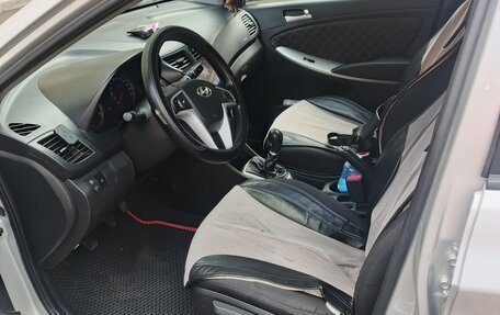 Hyundai Solaris II рестайлинг, 2012 год, 750 000 рублей, 5 фотография