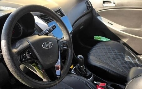 Hyundai Solaris II рестайлинг, 2013 год, 600 000 рублей, 7 фотография