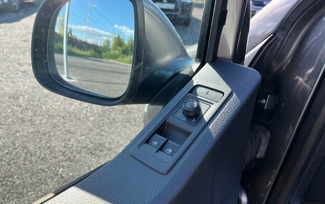 Volkswagen Caravelle T6 рестайлинг, 2019 год, 3 450 000 рублей, 22 фотография