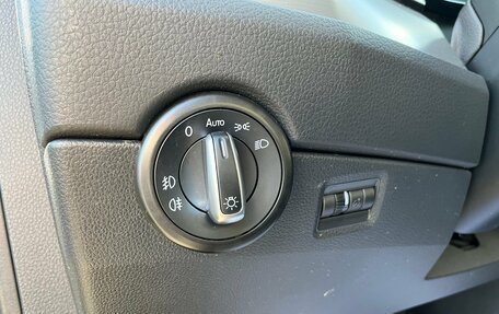 Volkswagen Caravelle T6 рестайлинг, 2019 год, 3 450 000 рублей, 23 фотография