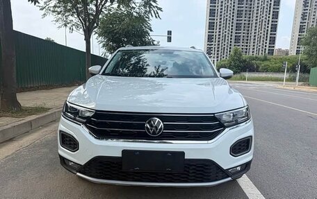 Volkswagen T-Roc I, 2022 год, 1 410 021 рублей, 2 фотография
