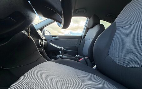 Hyundai Solaris II рестайлинг, 2011 год, 650 000 рублей, 17 фотография