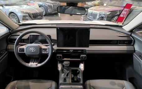 Toyota RAV4, 2026 год, 4 990 000 рублей, 13 фотография