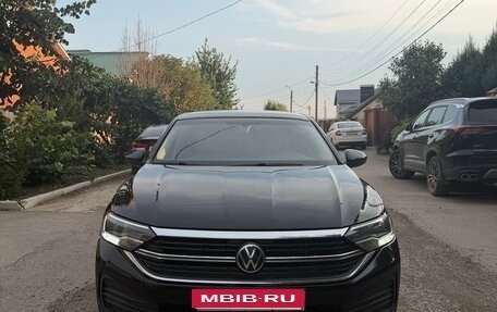 Volkswagen Jetta VII, 2022 год, 1 950 000 рублей, 2 фотография