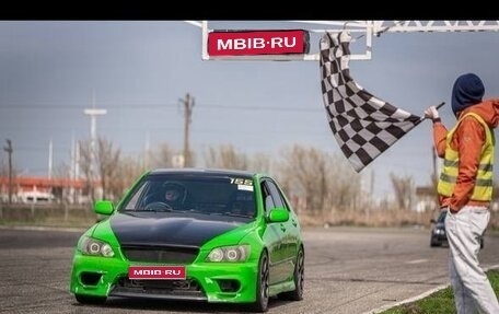 Toyota Altezza, 2000 год, 950 000 рублей, 1 фотография