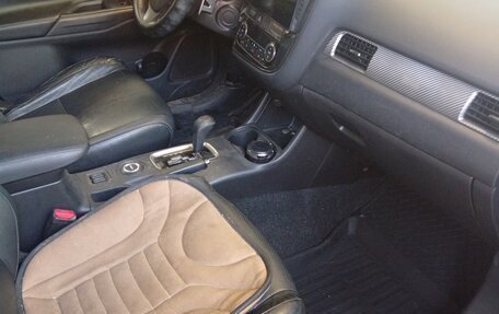 Mitsubishi Outlander III рестайлинг 3, 2013 год, 1 300 000 рублей, 5 фотография