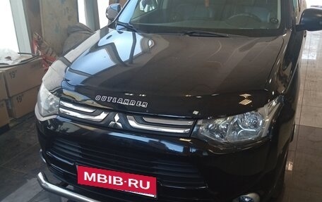 Mitsubishi Outlander III рестайлинг 3, 2013 год, 1 300 000 рублей, 6 фотография