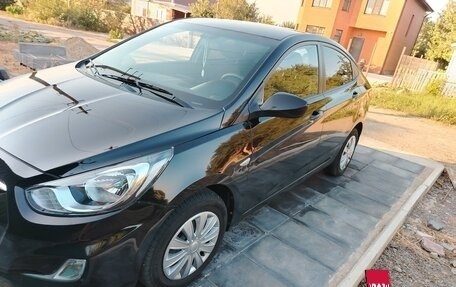 Hyundai Solaris II рестайлинг, 2011 год, 700 000 рублей, 2 фотография