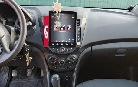 Hyundai Solaris II рестайлинг, 2011 год, 700 000 рублей, 9 фотография