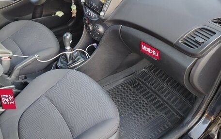 Hyundai Solaris II рестайлинг, 2011 год, 700 000 рублей, 7 фотография