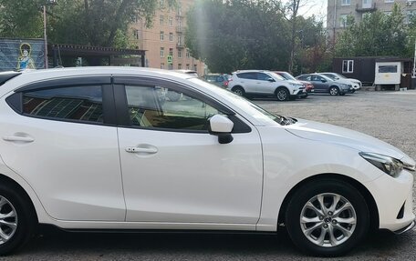 Mazda Demio IV, 2014 год, 1 000 000 рублей, 2 фотография