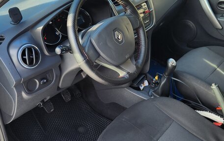 Renault Logan II, 2017 год, 650 000 рублей, 4 фотография
