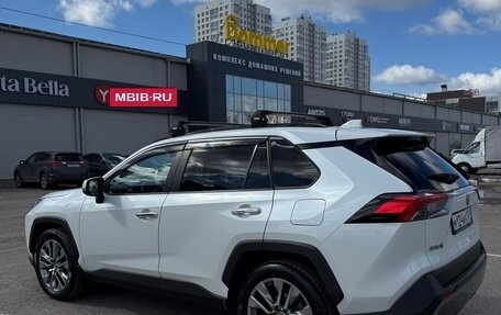 Toyota RAV4, 2020 год, 3 950 000 рублей, 2 фотография
