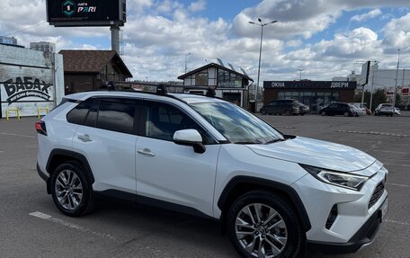 Toyota RAV4, 2020 год, 3 950 000 рублей, 9 фотография