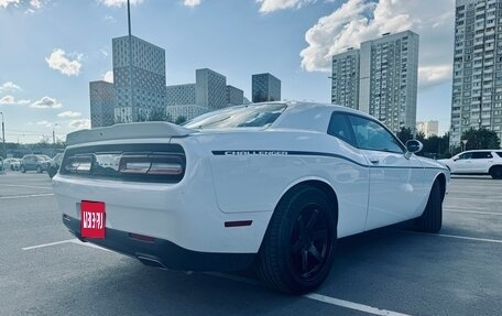 Dodge Challenger III рестайлинг 2, 2018 год, 3 850 000 рублей, 1 фотография