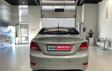 Hyundai Solaris II рестайлинг, 2011 год, 800 000 рублей, 5 фотография