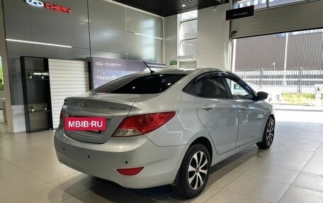 Hyundai Solaris II рестайлинг, 2011 год, 800 000 рублей, 4 фотография