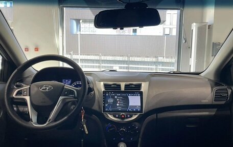 Hyundai Solaris II рестайлинг, 2011 год, 800 000 рублей, 11 фотография