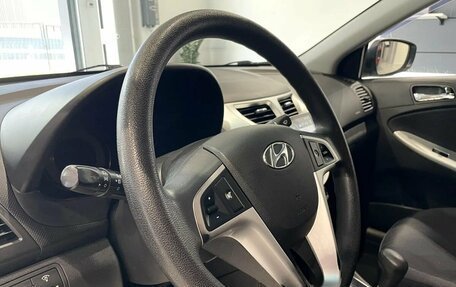Hyundai Solaris II рестайлинг, 2011 год, 800 000 рублей, 13 фотография