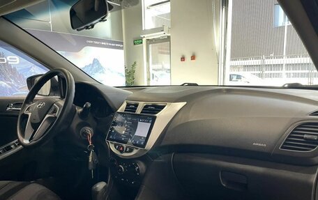 Hyundai Solaris II рестайлинг, 2011 год, 800 000 рублей, 10 фотография