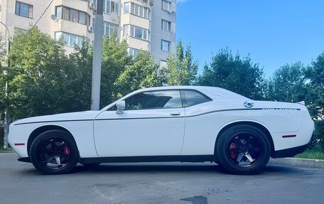 Dodge Challenger III рестайлинг 2, 2018 год, 3 850 000 рублей, 2 фотография