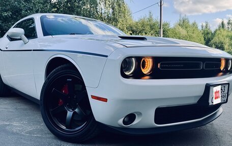 Dodge Challenger III рестайлинг 2, 2018 год, 3 850 000 рублей, 4 фотография