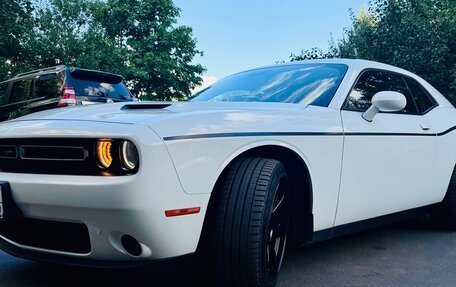 Dodge Challenger III рестайлинг 2, 2018 год, 3 850 000 рублей, 3 фотография