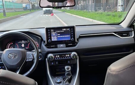 Toyota RAV4, 2021 год, 3 990 000 рублей, 6 фотография