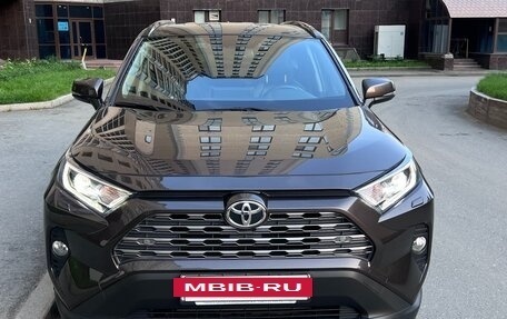 Toyota RAV4, 2021 год, 3 990 000 рублей, 3 фотография