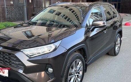 Toyota RAV4, 2021 год, 3 990 000 рублей, 2 фотография