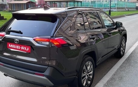 Toyota RAV4, 2021 год, 3 990 000 рублей, 4 фотография