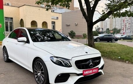 Mercedes-Benz E-Класс, 2018 год, 2 400 000 рублей, 3 фотография