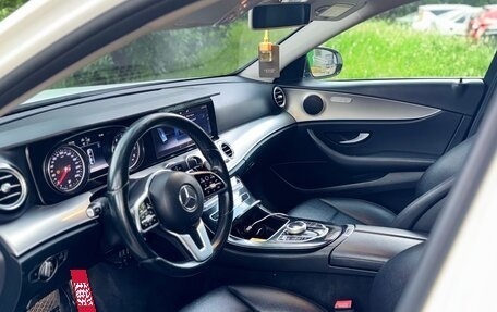 Mercedes-Benz E-Класс, 2018 год, 2 400 000 рублей, 9 фотография