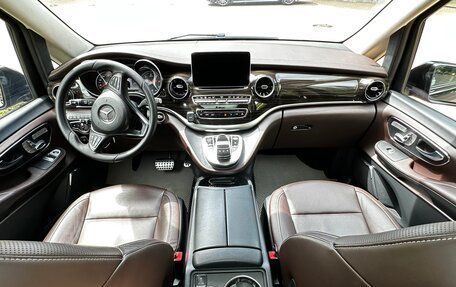 Mercedes-Benz V-Класс, 2017 год, 4 700 000 рублей, 8 фотография