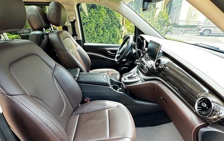 Mercedes-Benz V-Класс, 2017 год, 4 700 000 рублей, 6 фотография